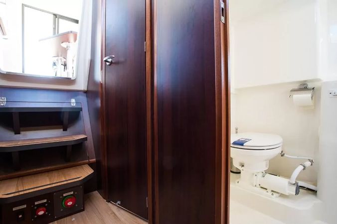 Platinum 989 | Flybridge