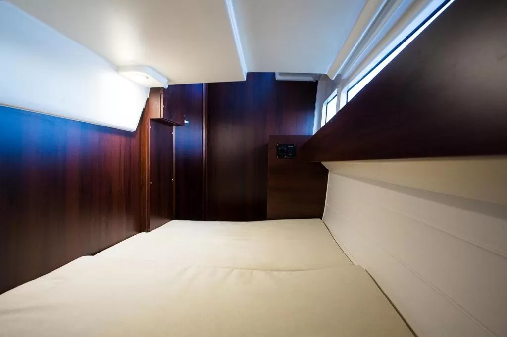 Platinum 989 | Flybridge