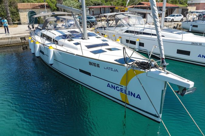 Dufour 520 GL | Lateja