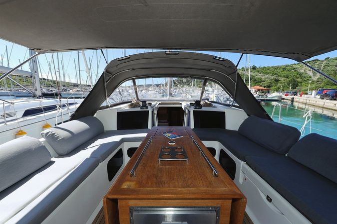 Dufour 520 GL | Lateja
