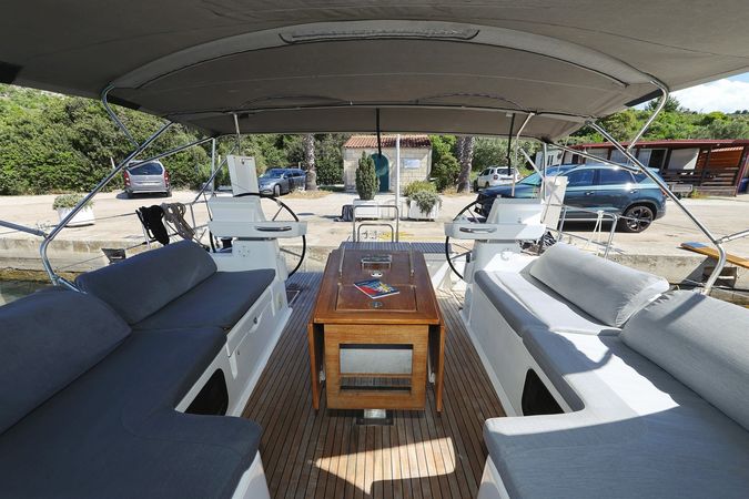 Dufour 520 GL | Lateja