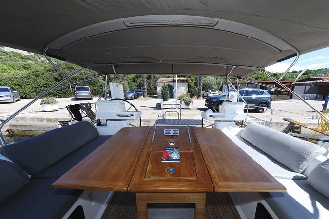 Dufour 520 GL | Lateja