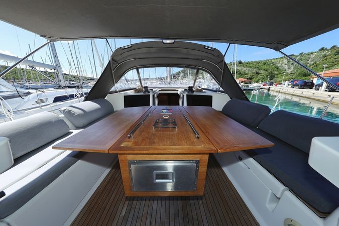 Dufour 520 GL | Lateja