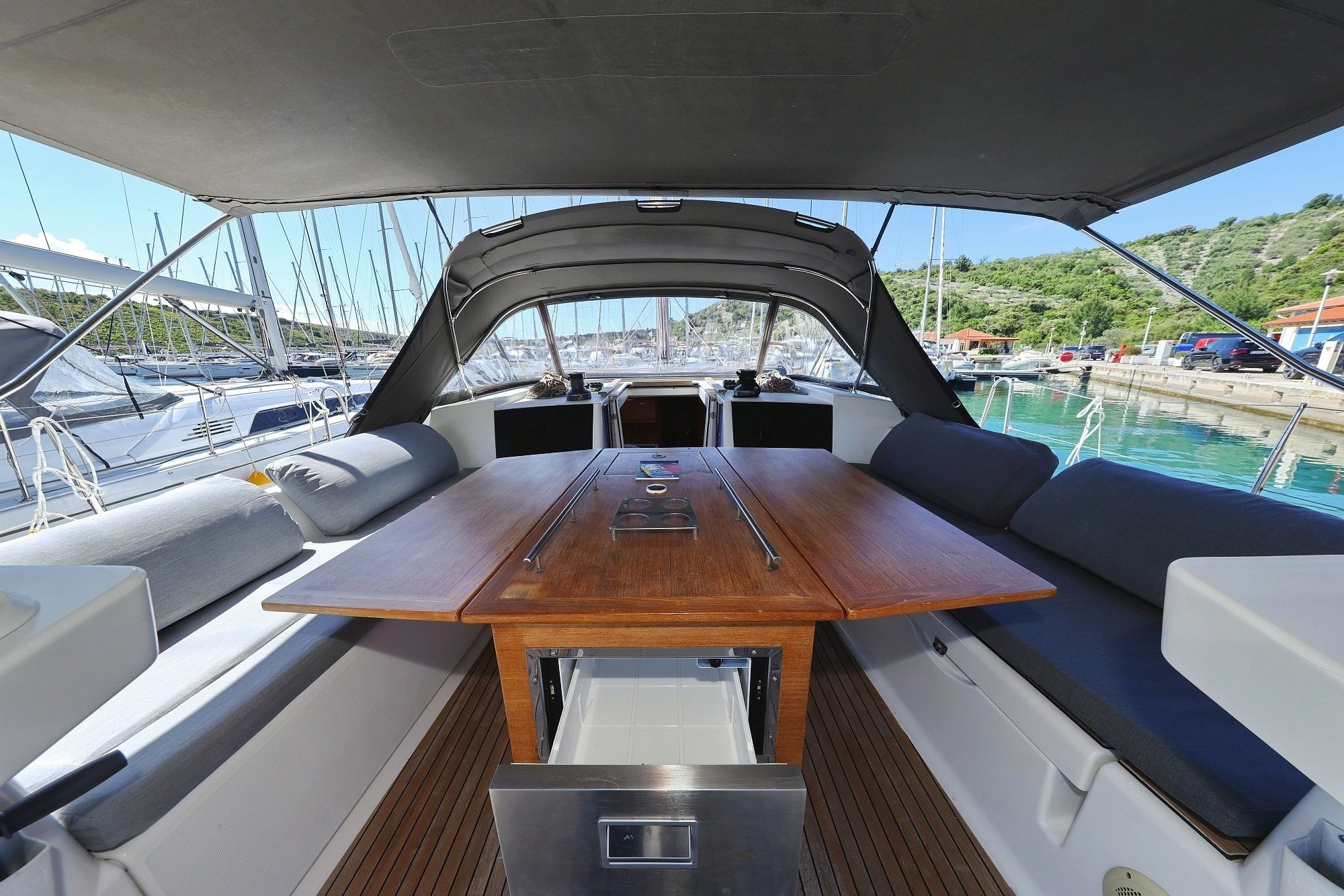 Dufour 520 GL | Lateja