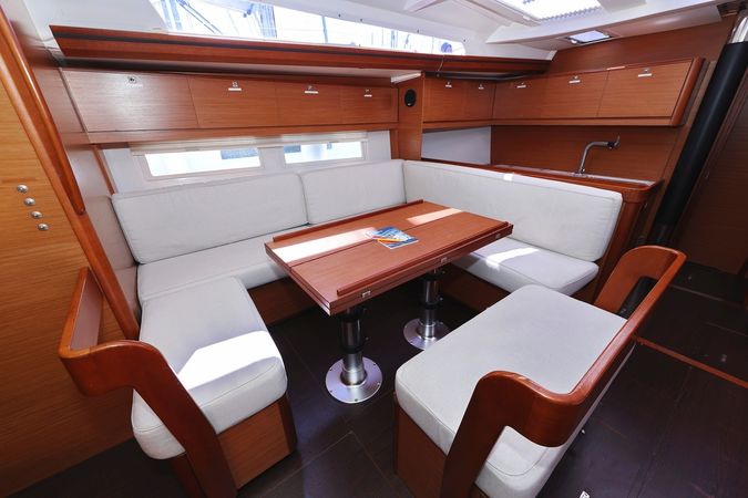 Dufour 520 GL | Lateja