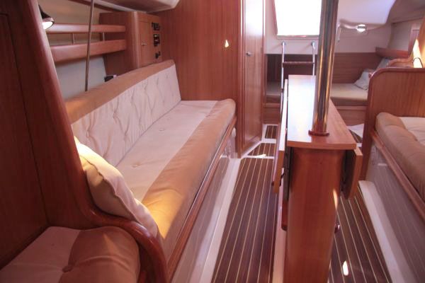 Northman Maxus 28 | Aurora