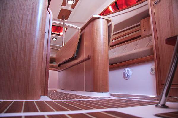 Northman Maxus 28 | Aurora