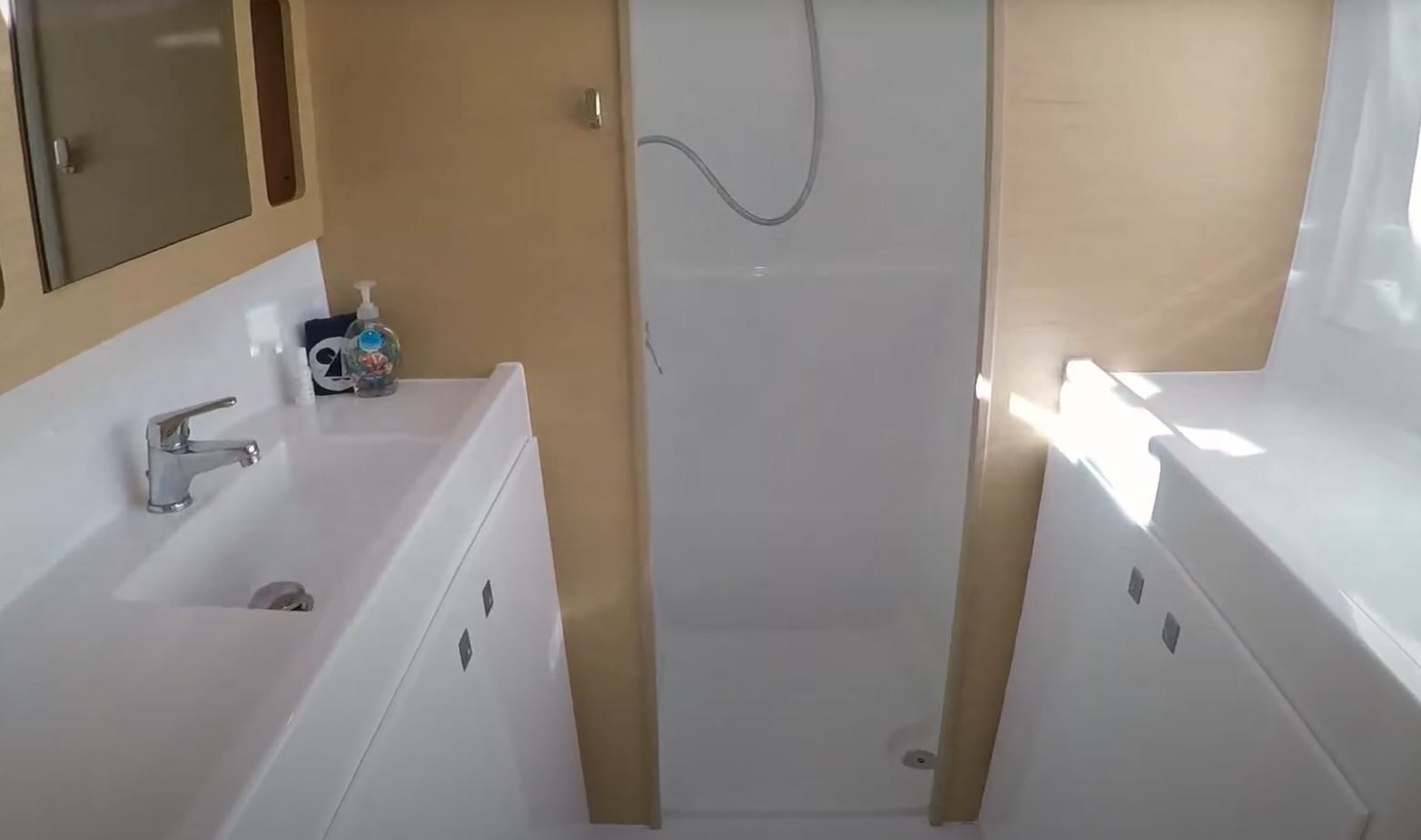 Lagoon 42 | Water Dragon