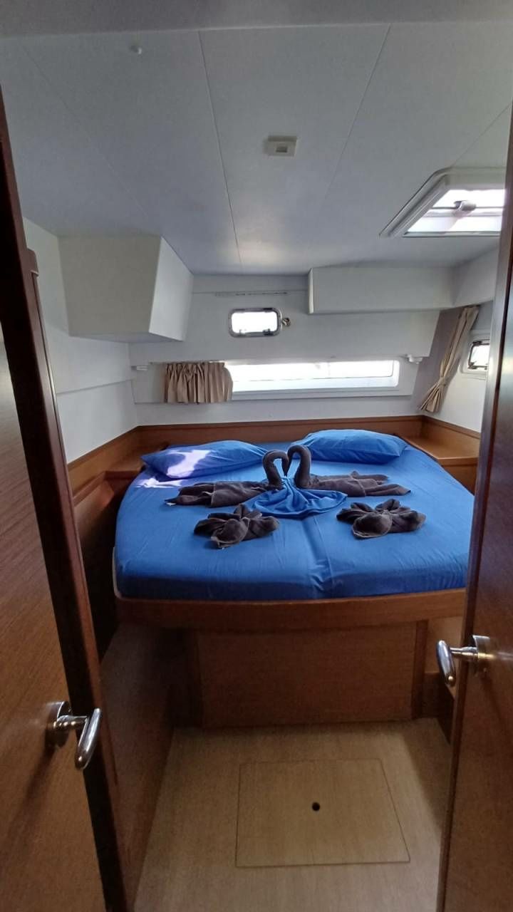 Lagoon 42 | BlueSkin