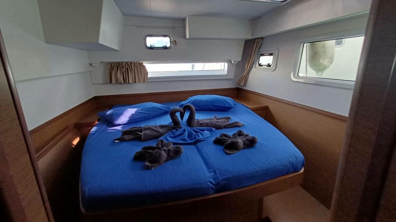 Lagoon 42 | BlueSkin