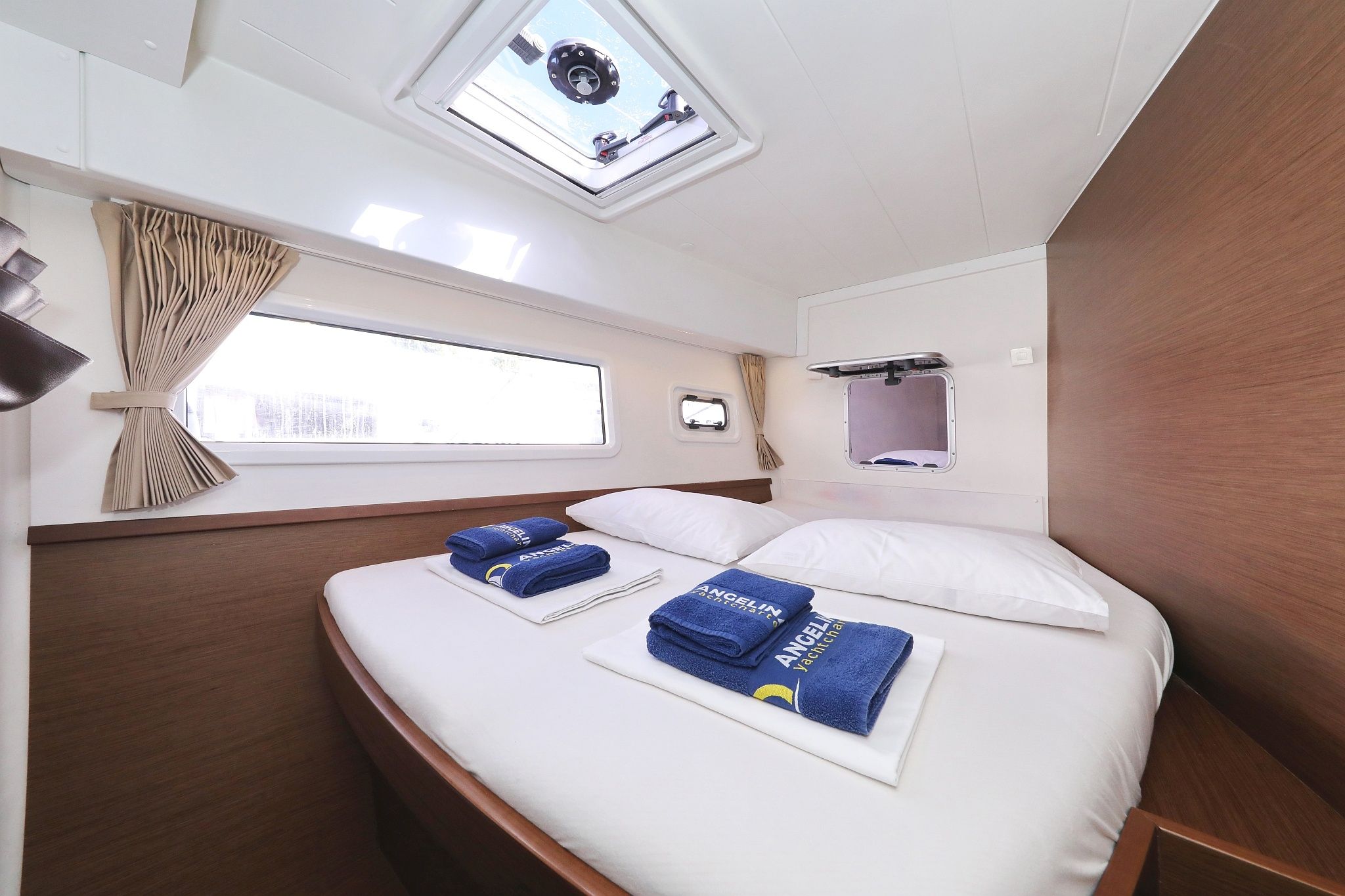 Lagoon 42 | Media Luna