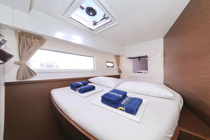 Lagoon 42 | Media Luna