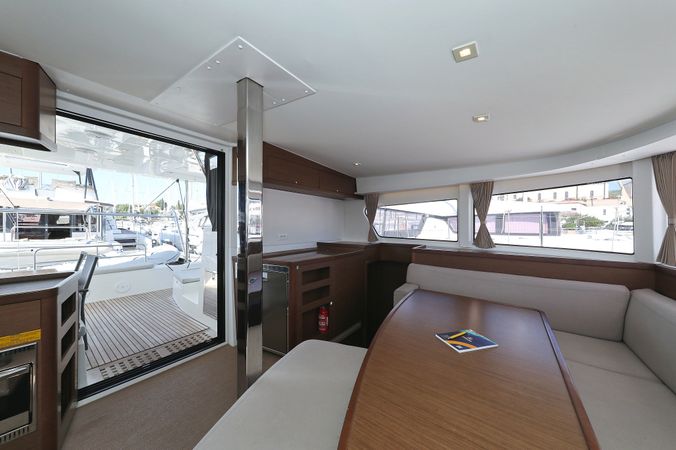 Lagoon 42 | Media Luna