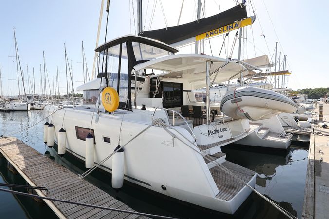 Lagoon 42 | Media Luna