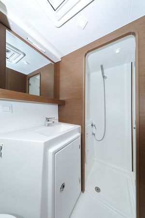 Lagoon 42 | Media Luna