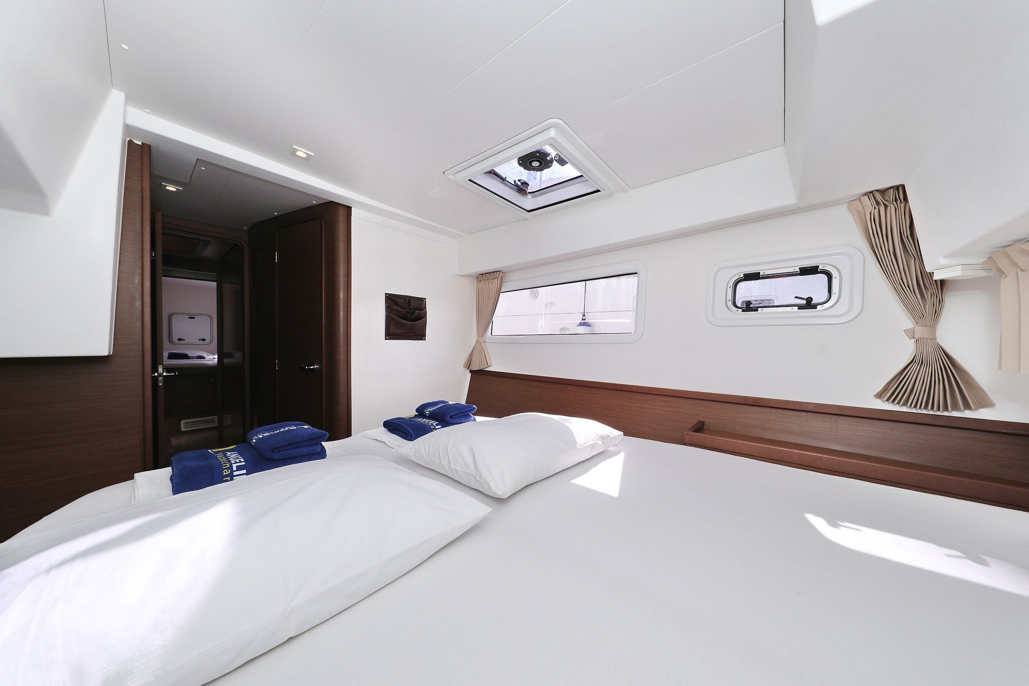 Lagoon 42 | Media Luna