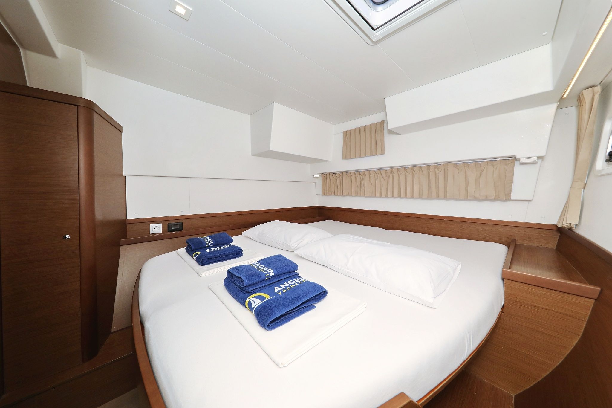 Lagoon 42 | Media Luna