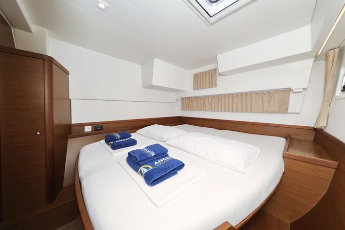 Lagoon 42 | Media Luna