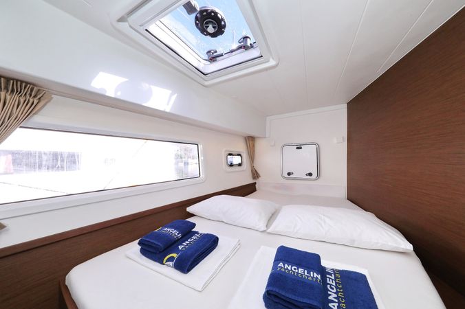 Lagoon 42 | Media Luna