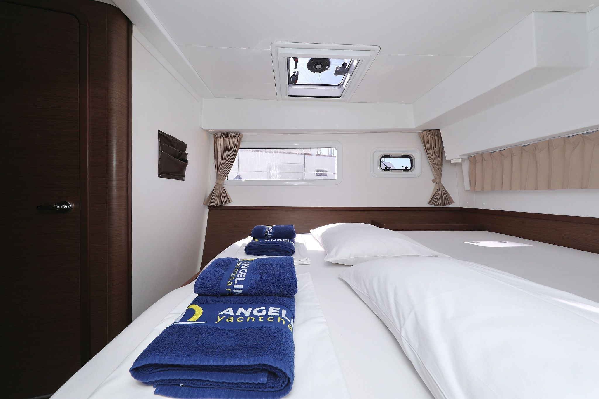 Lagoon 42 | Media Luna