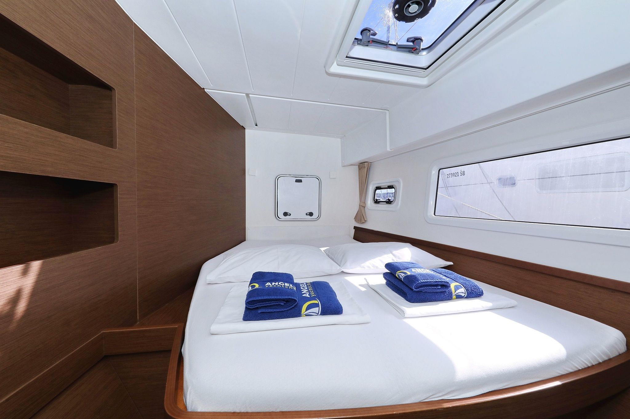 Lagoon 42 | Media Luna