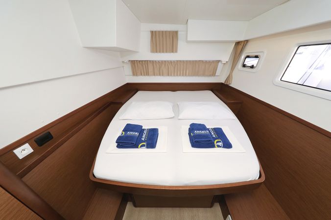 Lagoon 42 | Media Luna