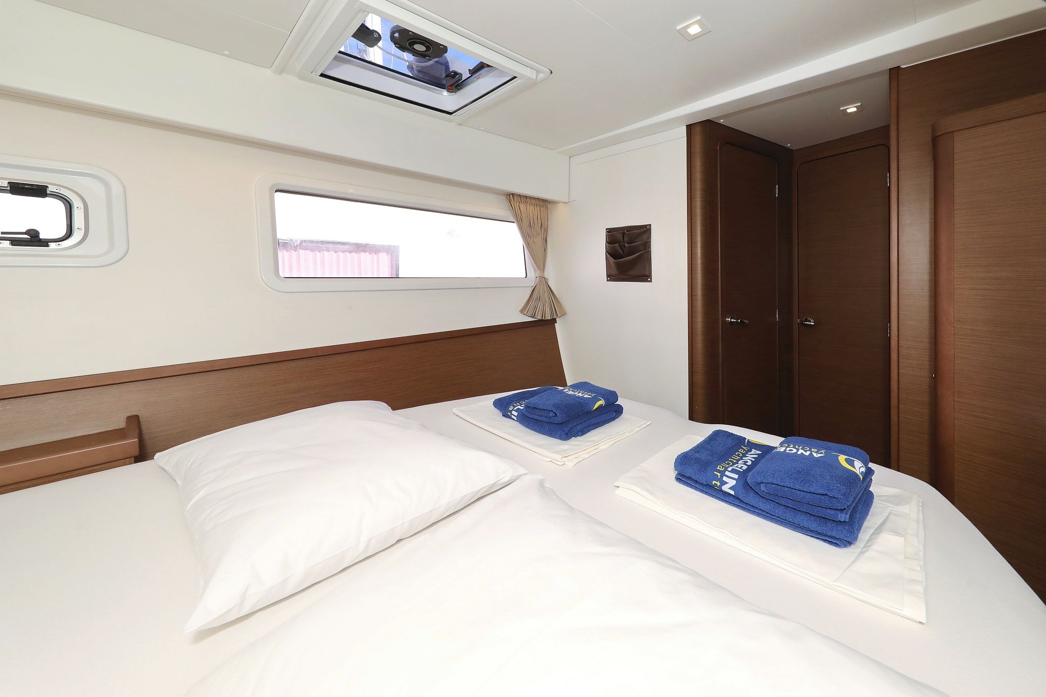 Lagoon 42 | Media Luna