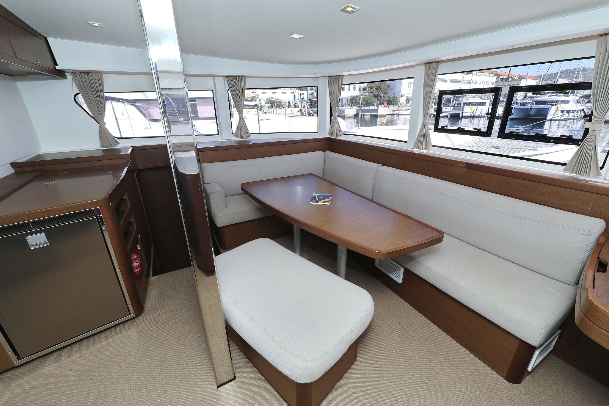 Lagoon 42 | Media Luna