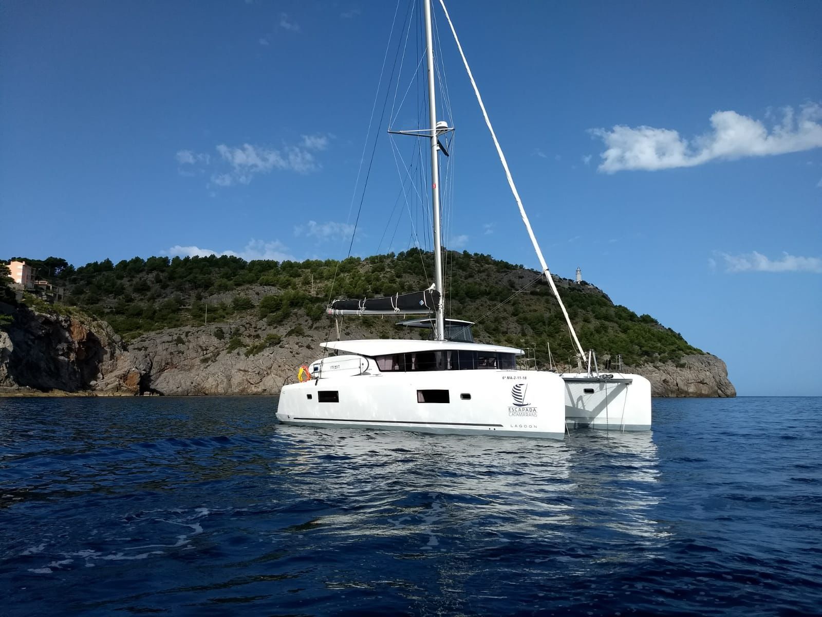 Lagoon 42 | Side