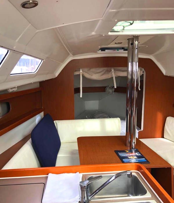 Beneteau Oceanis 31 | Relax Baby