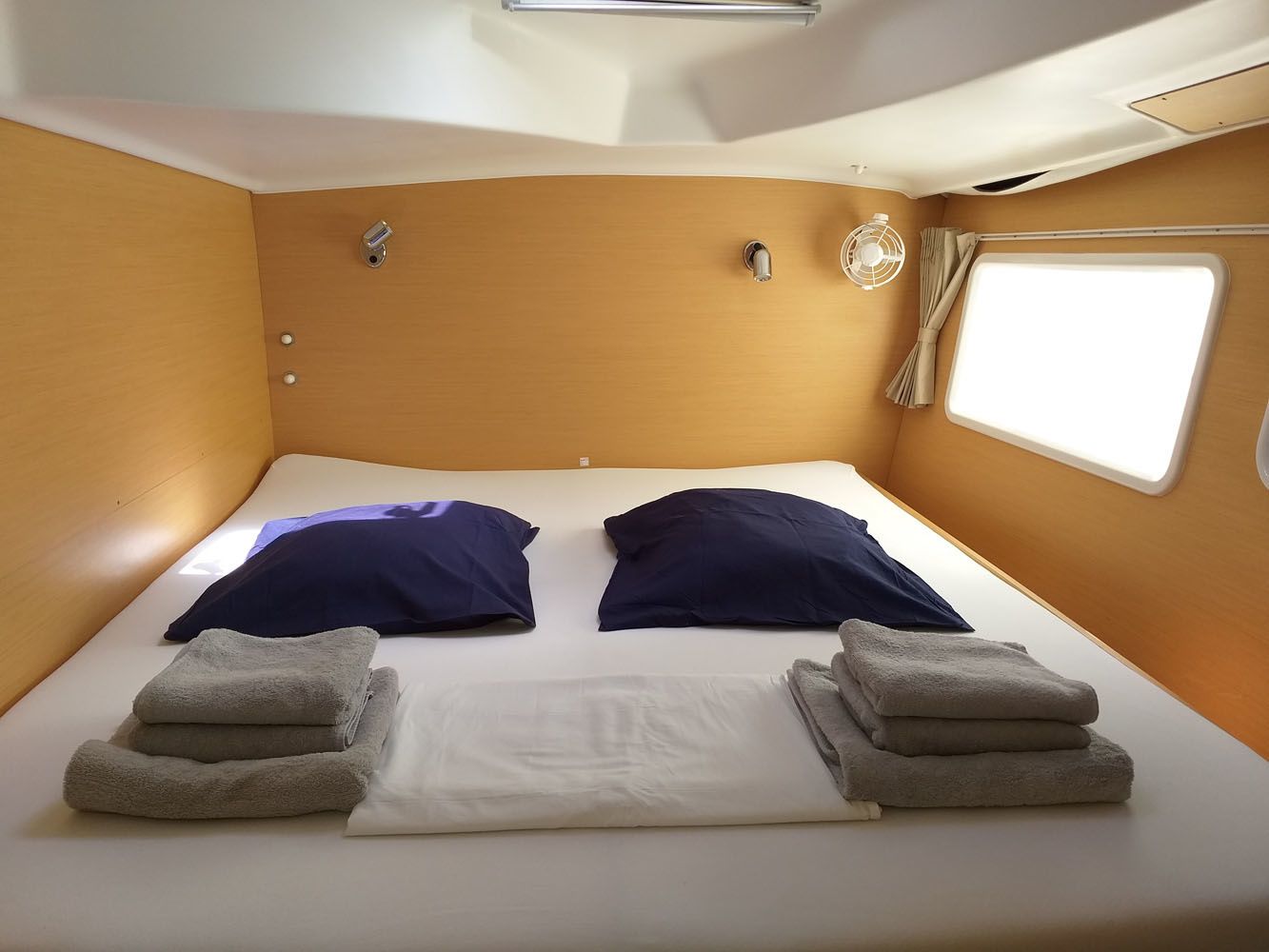 Lagoon 380 S2 | Comic Strip