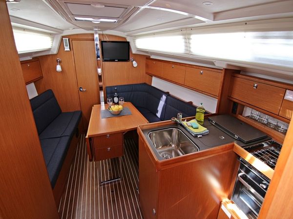 Bavaria Cruiser 34 | Lucy