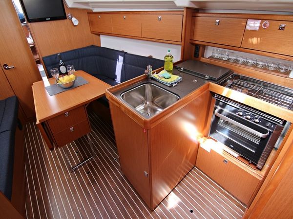 Bavaria Cruiser 34 | Lucy