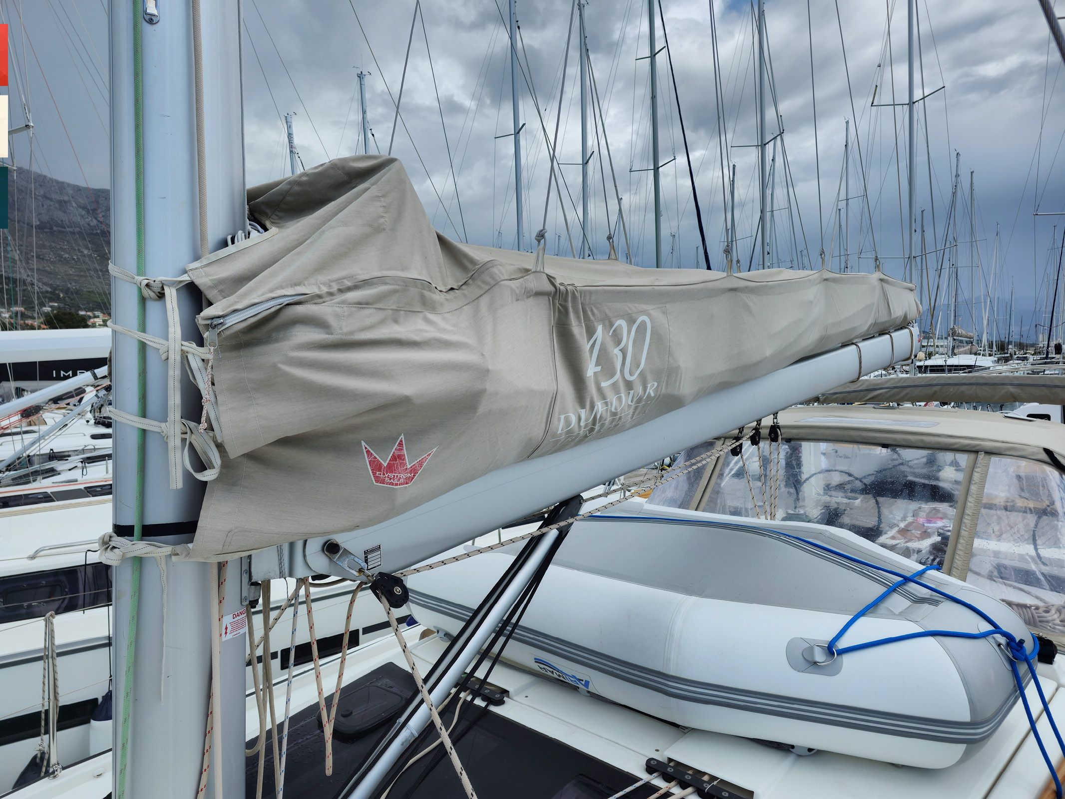 Dufour 430 | Moderato