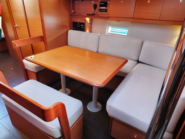 Dufour 430 | Moderato