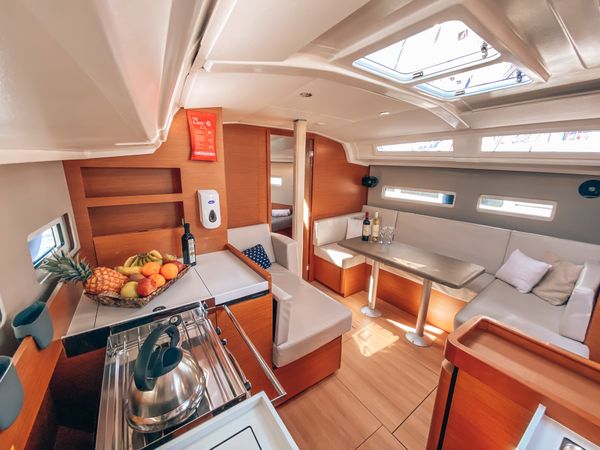 Jeanneau Sun Odyssey 410 | Aquaholic