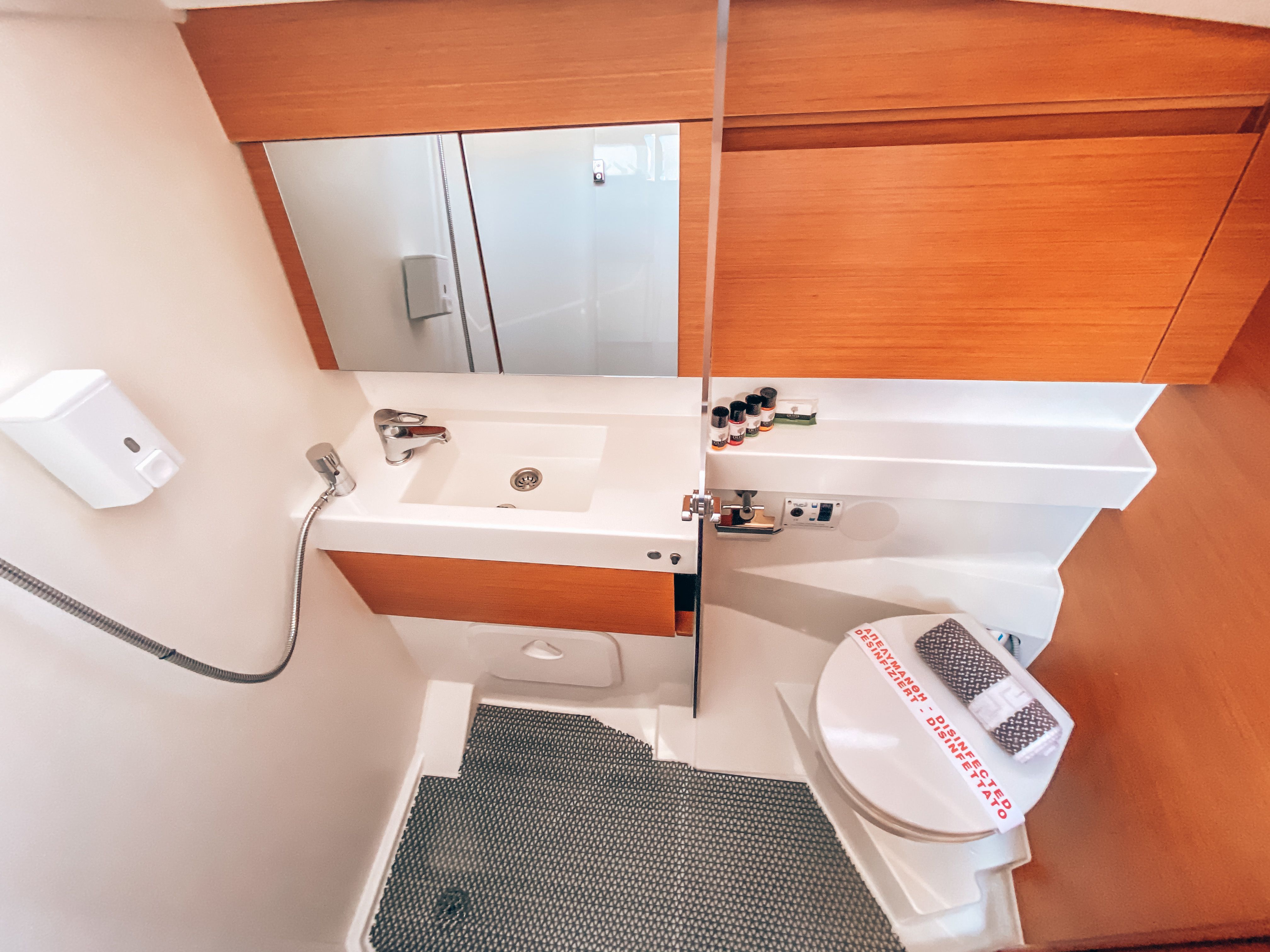 Jeanneau Sun Odyssey 410 | Aquaholic