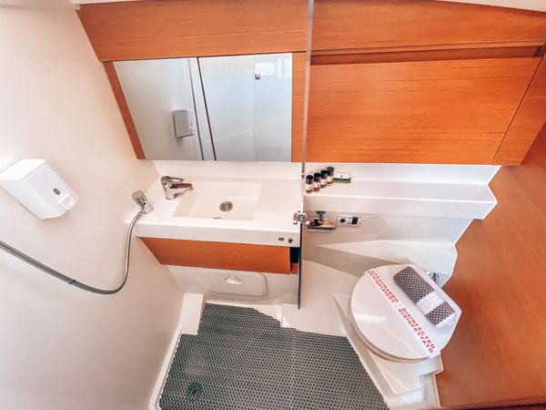 Jeanneau Sun Odyssey 410 | Aquaholic