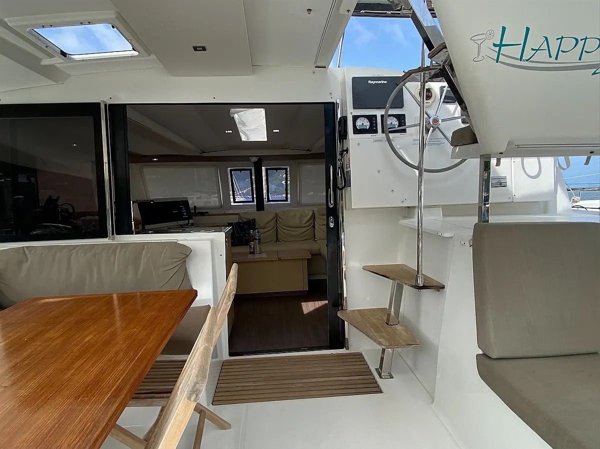 Fountaine Pajot Lucia 40 | Happy Ours