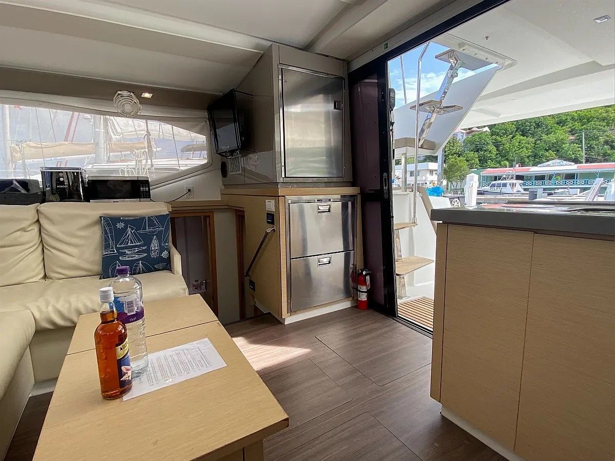 Fountaine Pajot Lucia 40 | Happy Ours