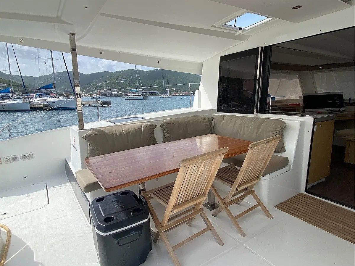 Fountaine Pajot Lucia 40 | Happy Ours