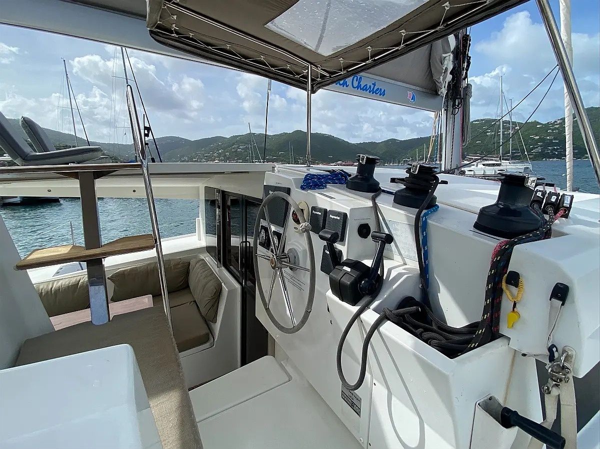 Fountaine Pajot Lucia 40 | Happy Ours