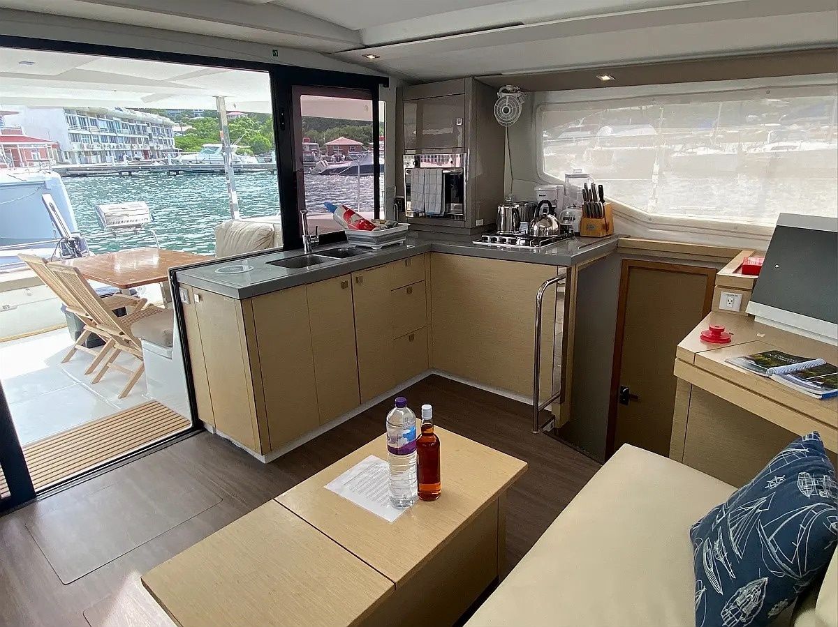 Fountaine Pajot Lucia 40 | Happy Ours