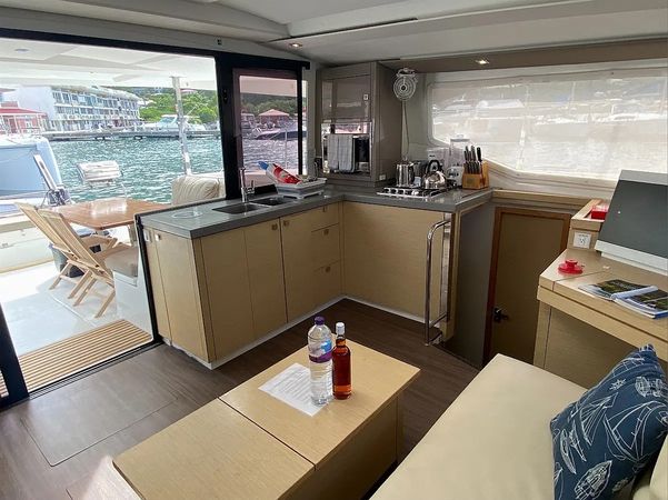 Fountaine Pajot Lucia 40 | Happy Ours