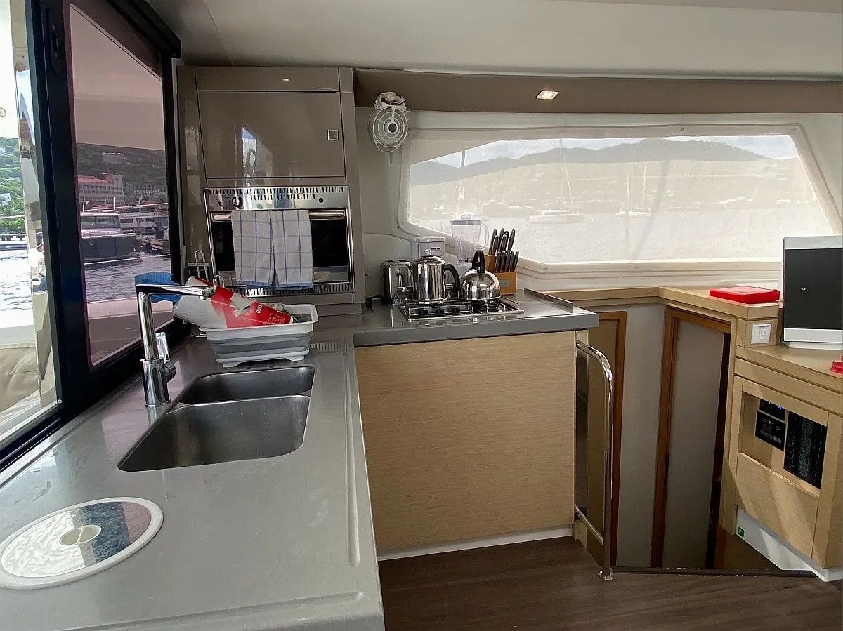 Fountaine Pajot Lucia 40 | Happy Ours