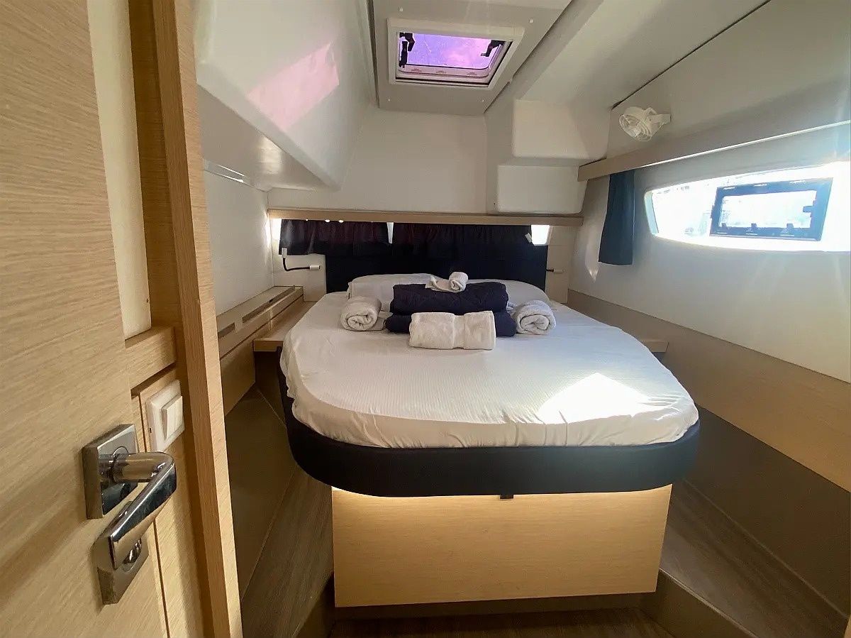 Fountaine Pajot Lucia 40 | Happy Ours