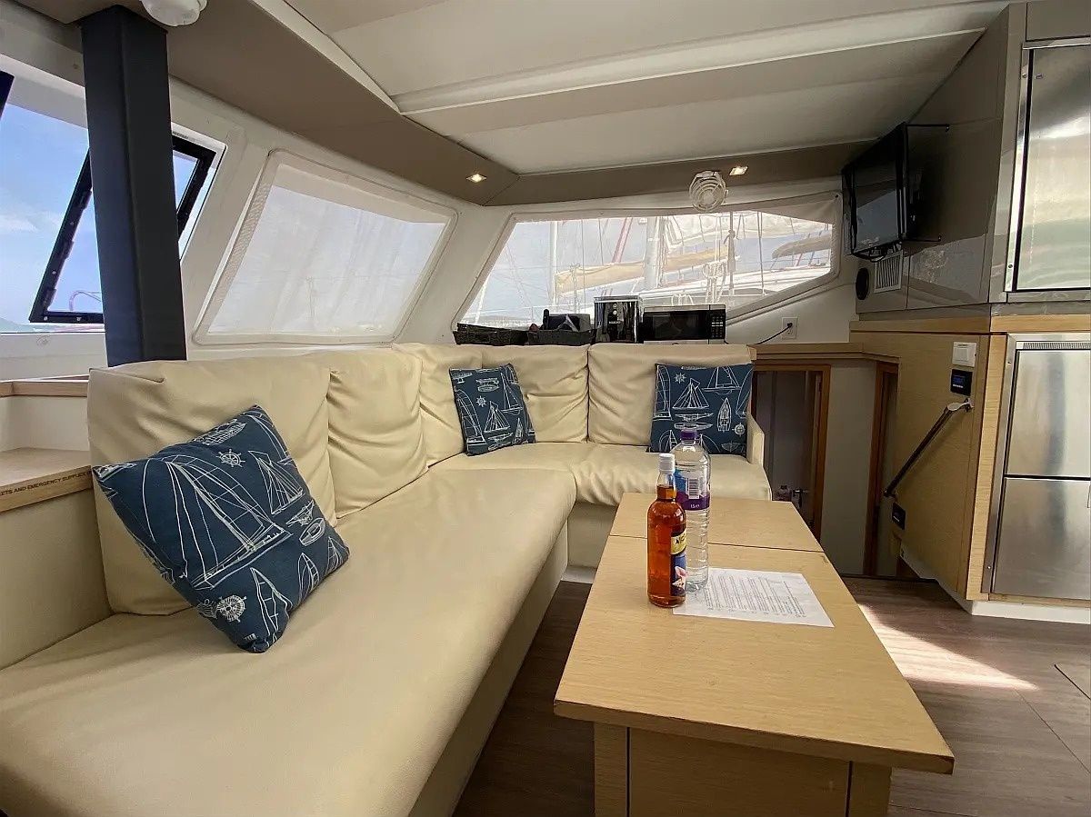 Fountaine Pajot Lucia 40 | Happy Ours