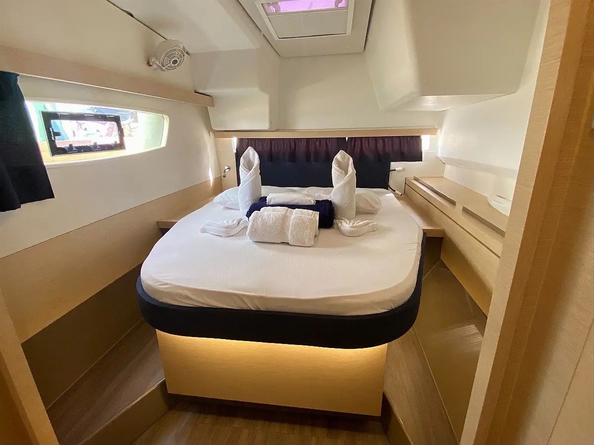 Fountaine Pajot Lucia 40 | Happy Ours