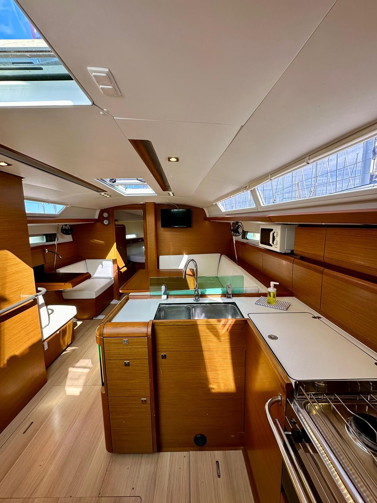 Jeanneau Sun Odyssey 419 | Hendrix