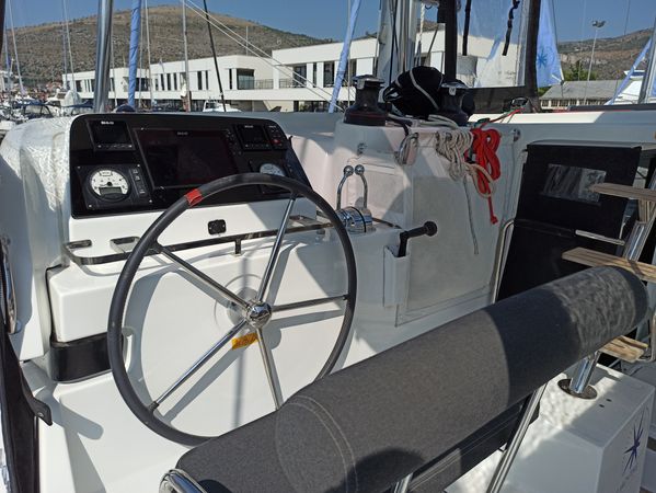 Lagoon 42 | Independent